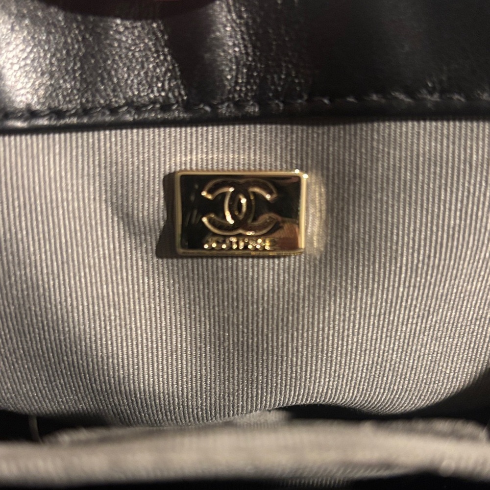 CHANEL Black Quilted Shoulder Bag with Gold Hardware - Picture 3 of 6